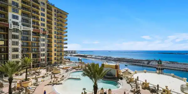10 Harbor Boulevard