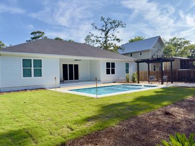 8 Peachtree Circle