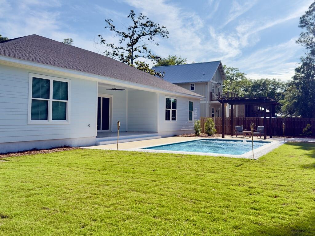 Image 4: Back Yard