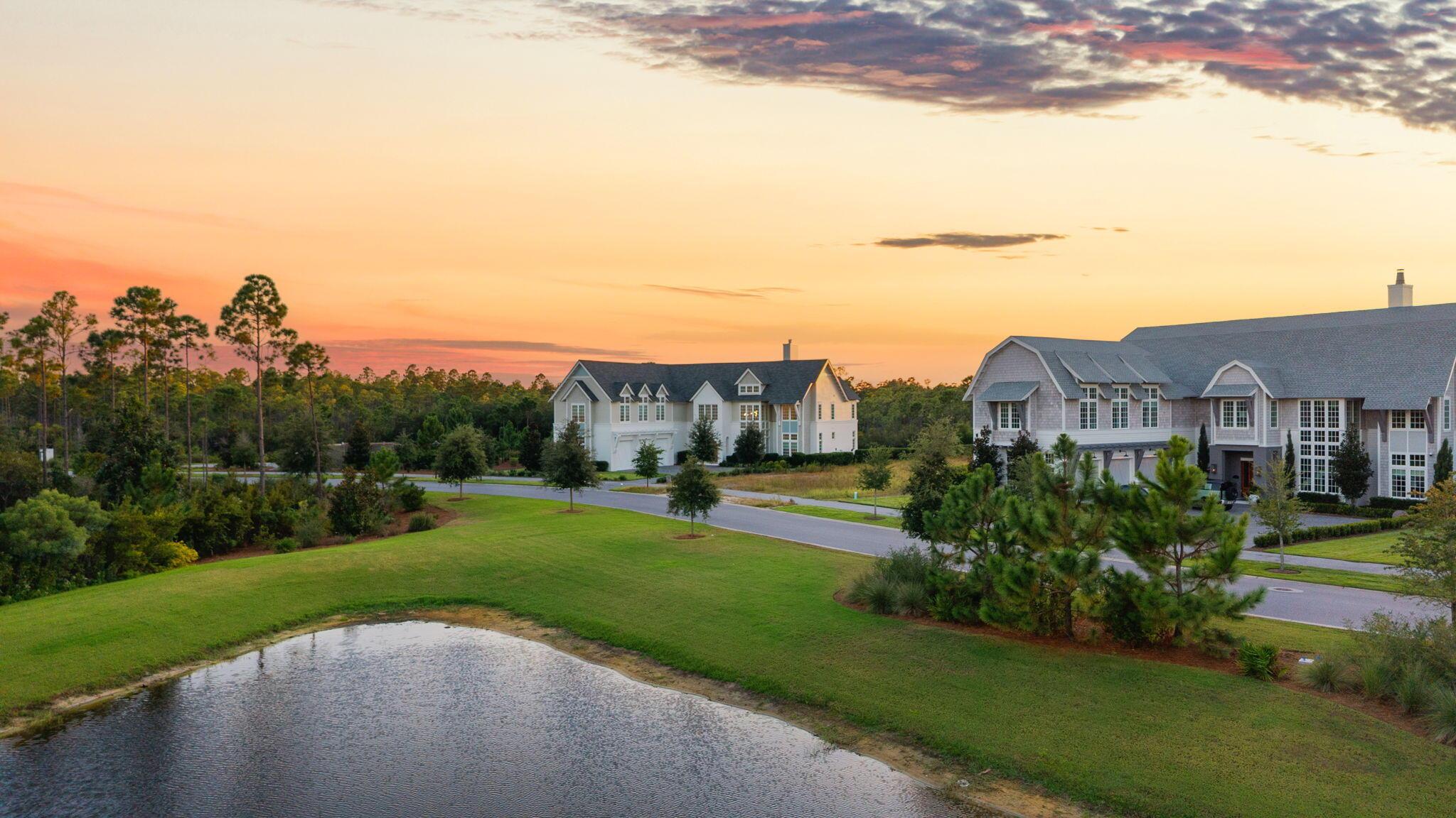 Image 3: Spacious private lot