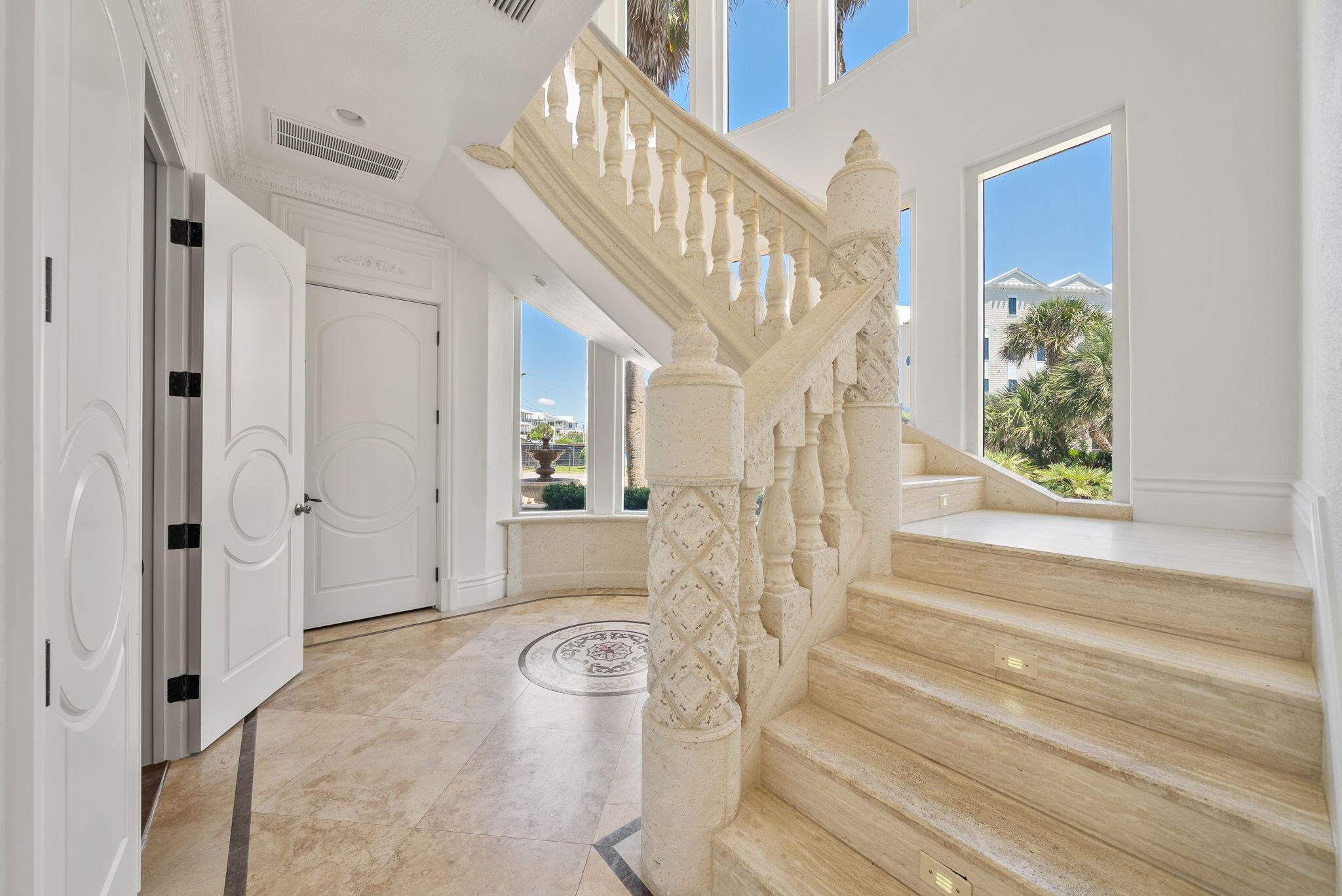 Image 4: Staircase First Floor