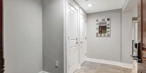 Image 4: Entry