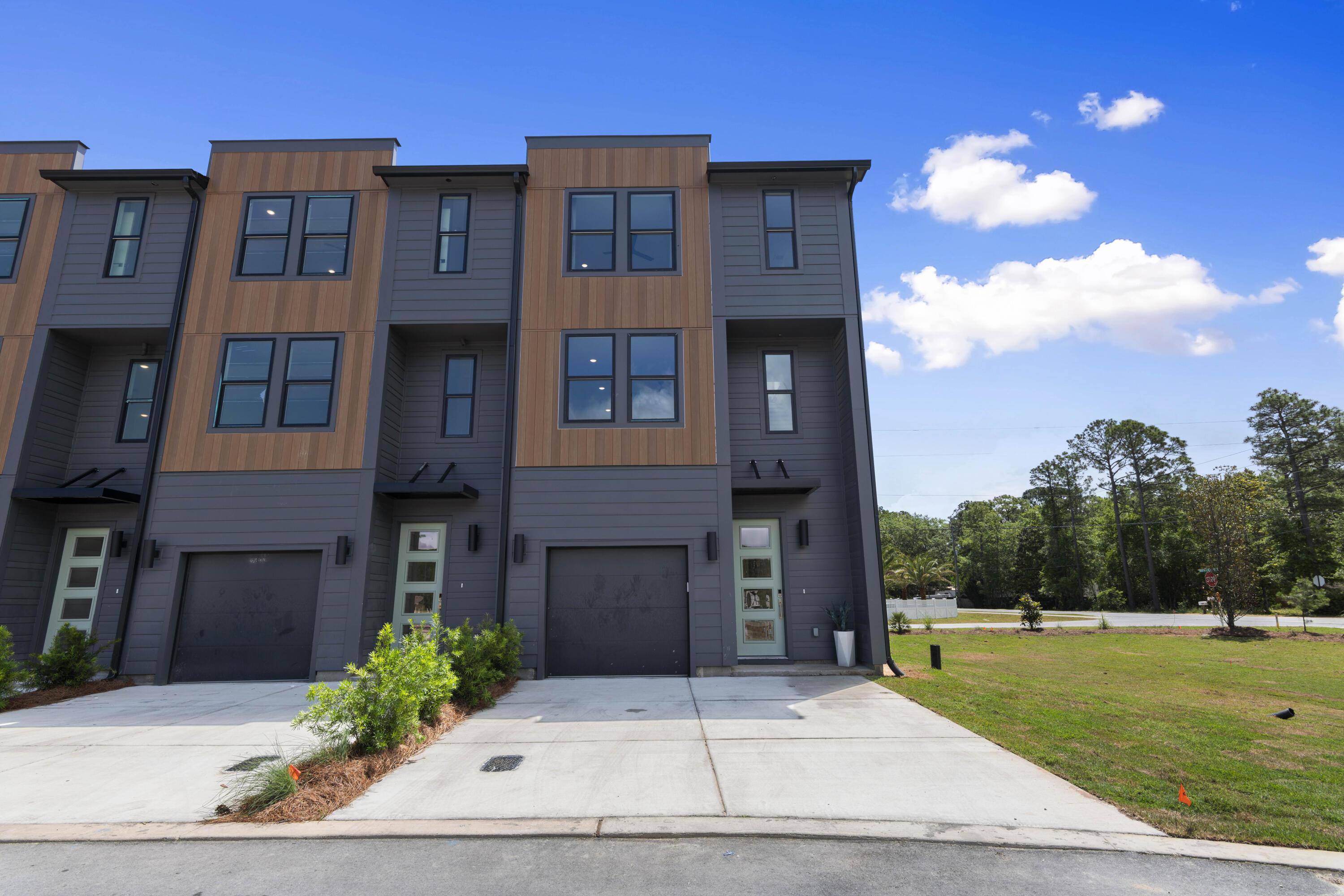 Image 3: Front Exterior