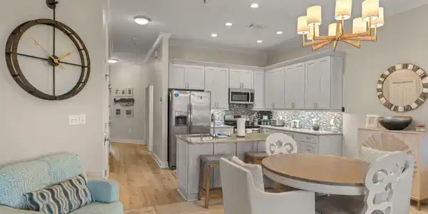 Image 3: Kitchen/Dining