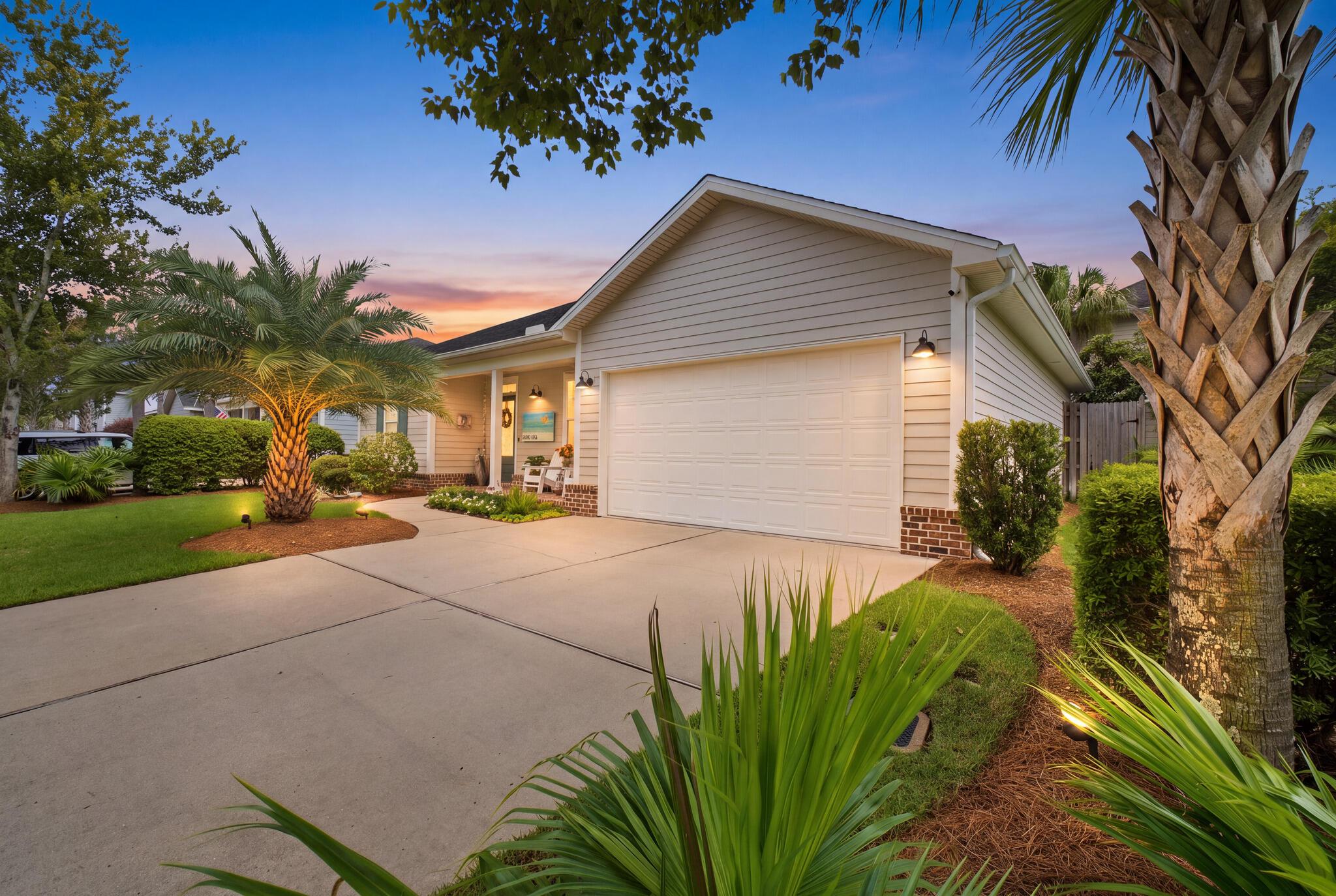 Image 2: 2 Car Garage