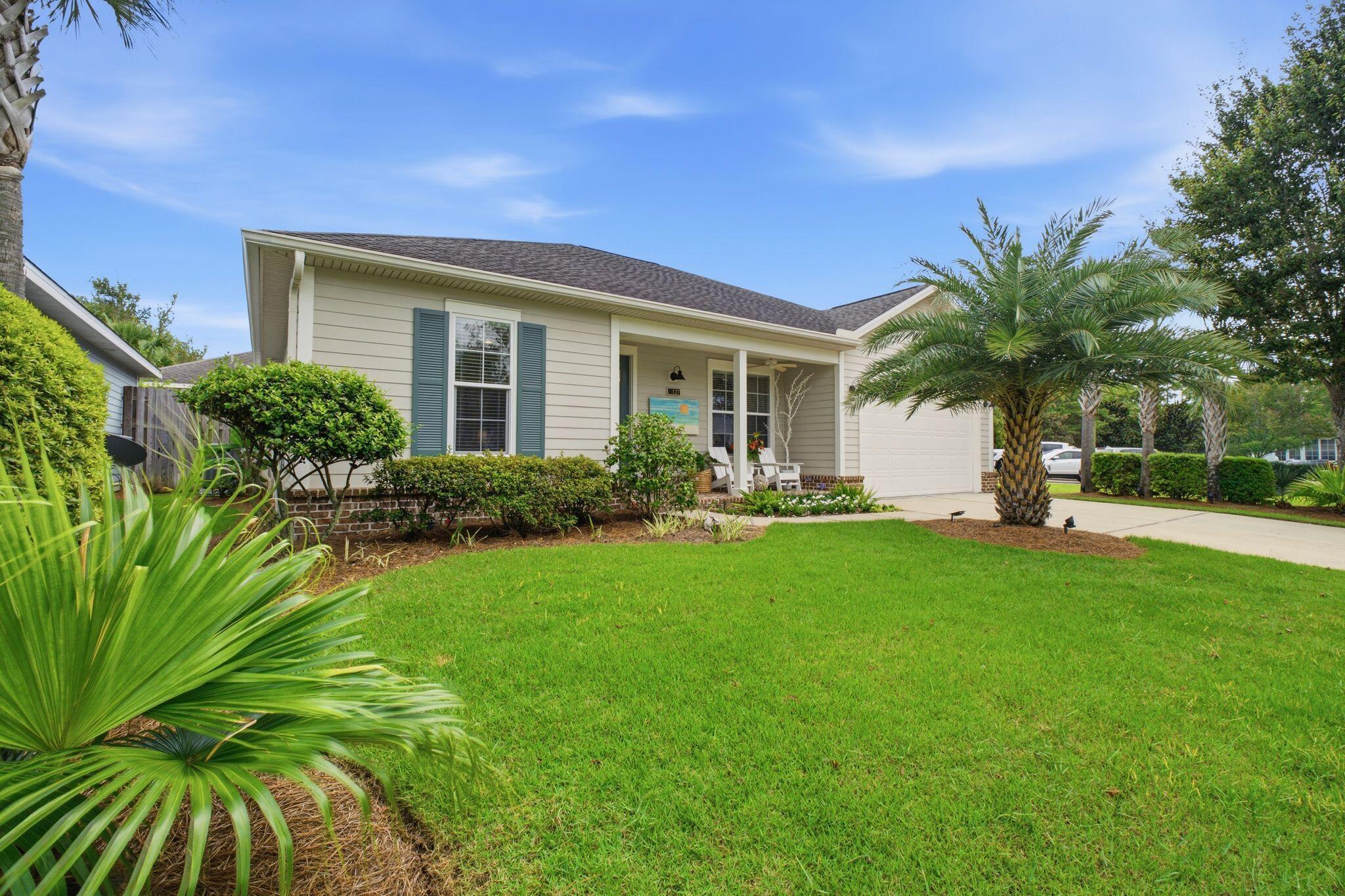 Image 3: Spacious Front Yard