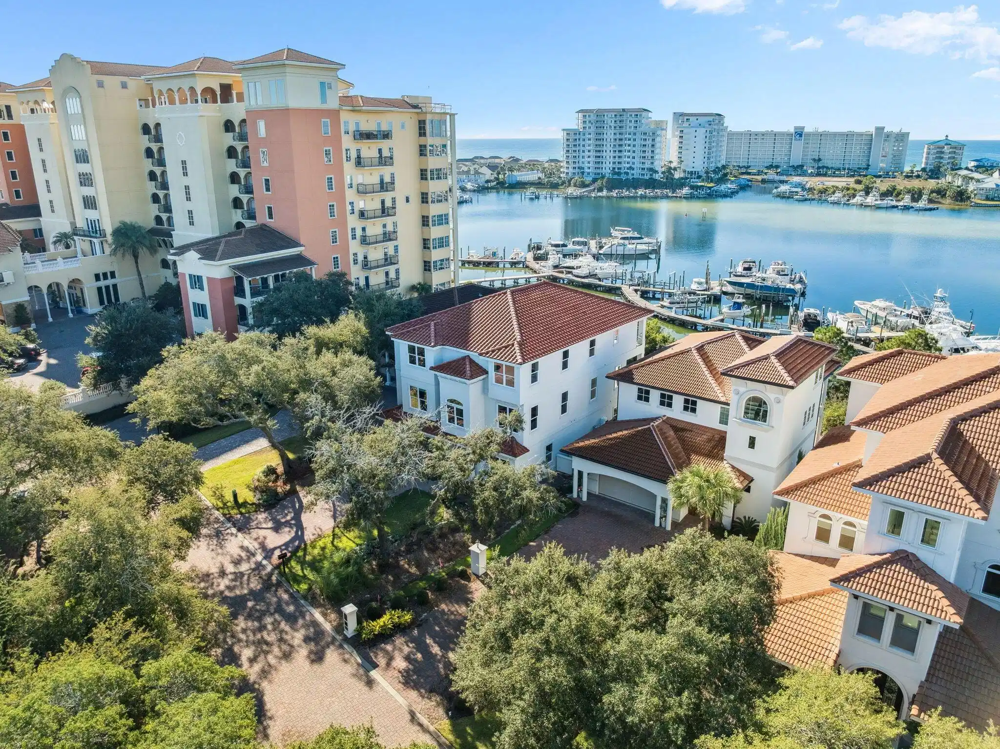 Image 1: Array_754HarborBlvd-10