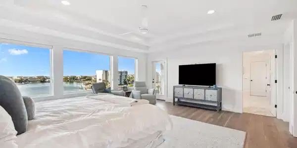 Image 3: Master Bedroom