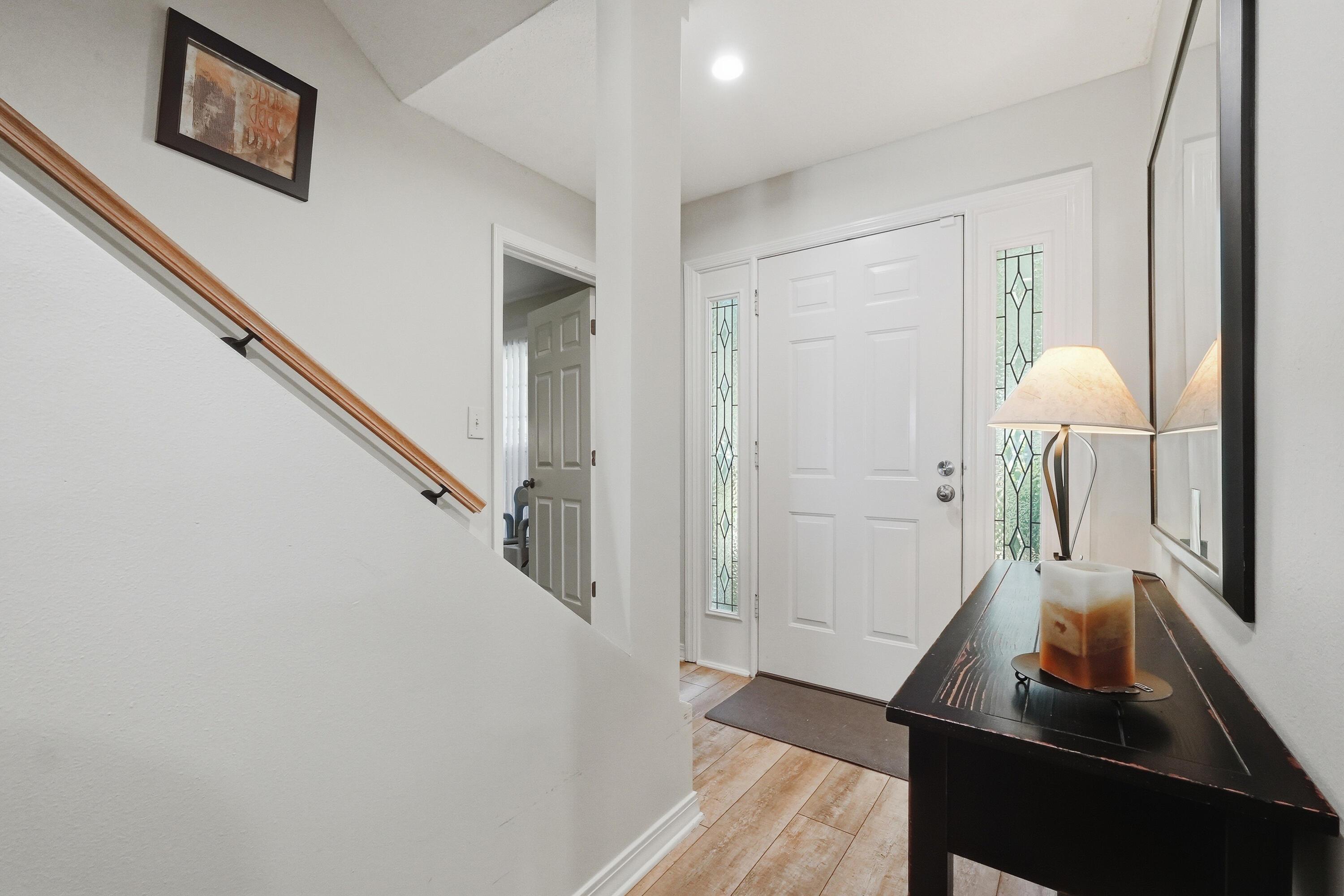 Image 3: 277 shalimar dr-5