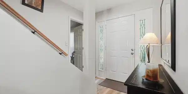 Image 3: 277 shalimar dr-5