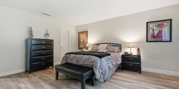 Image 4: 277 shalimar dr-6