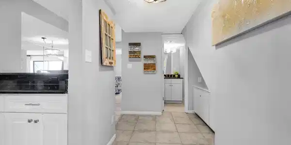 Image 2: Entry