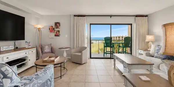 Image 3: Living Room