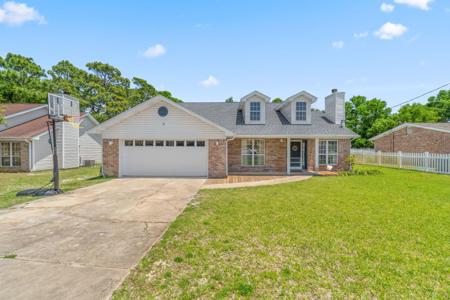 31 NW Jonquil Avenue