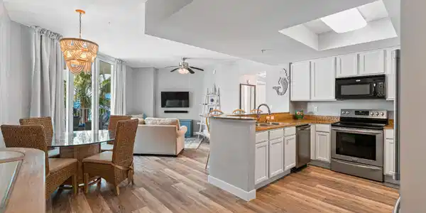 Image 2: Kitchen/Living Room
