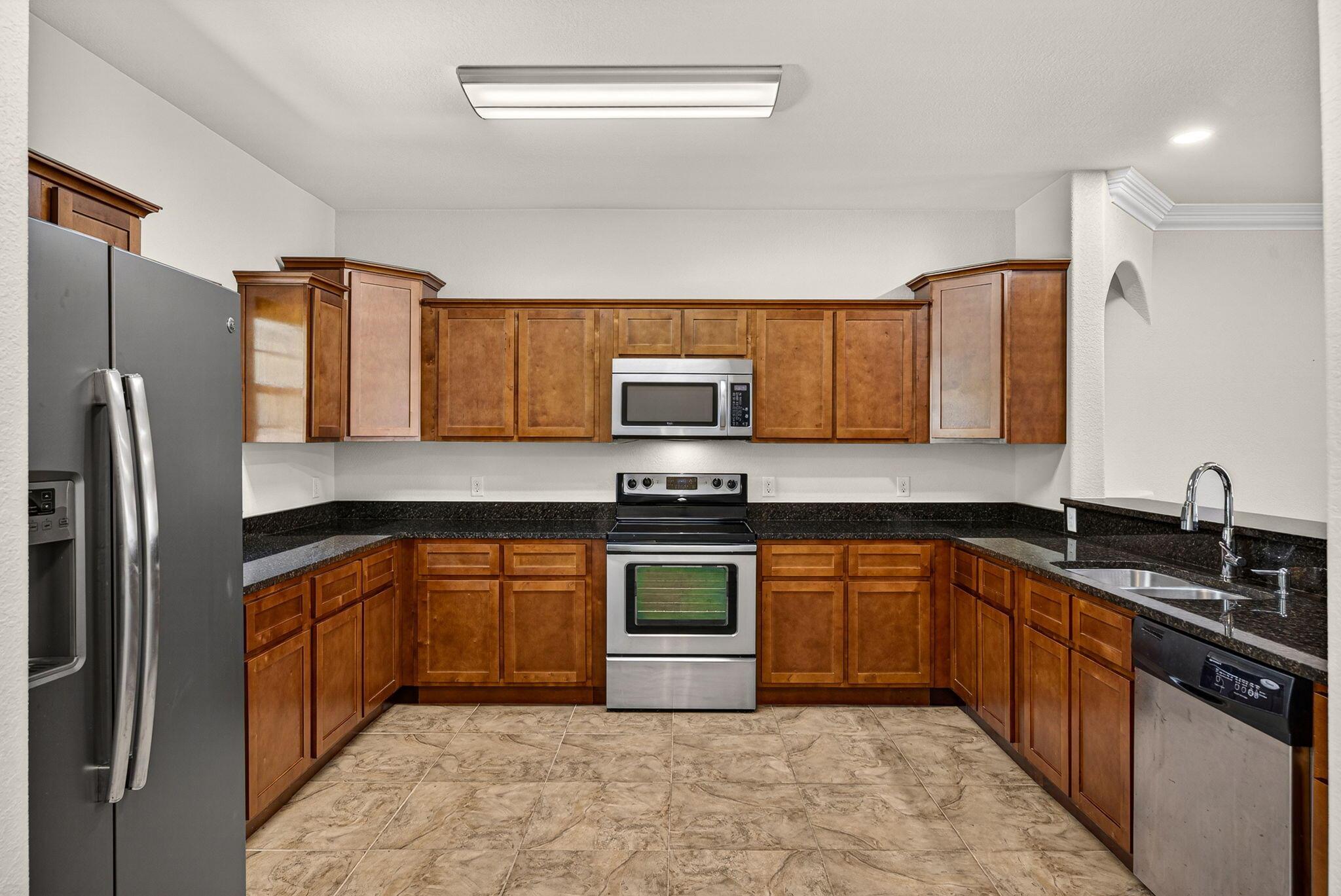 Image 4: Kitchen