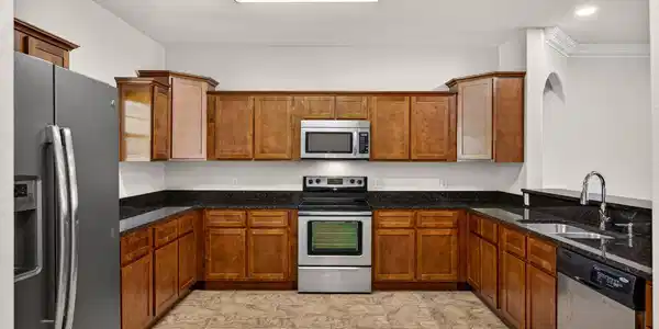 Image 4: Kitchen