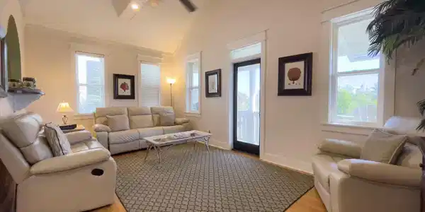 Image 4: Family room