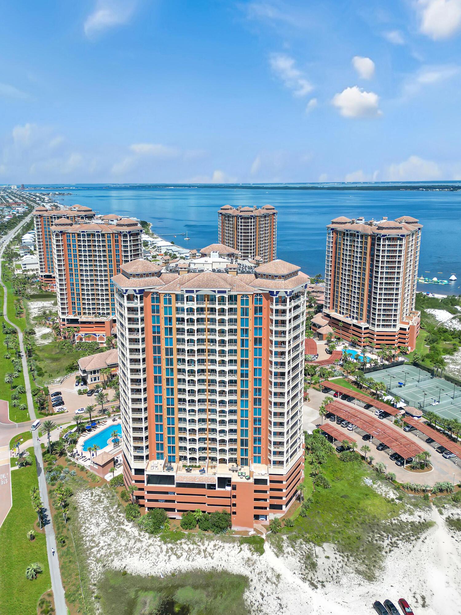 Image 4: 04-JessicaDuncan-aerial-community