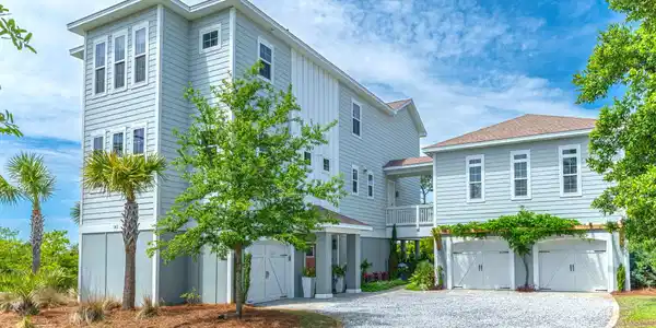 141 Shoreline Drive