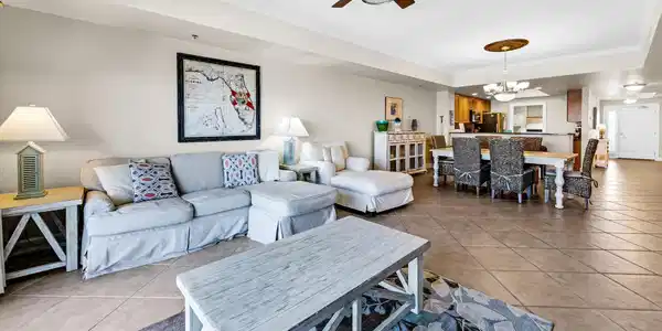 Image 4: Living Area