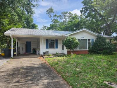 229 NW Holmes Boulevard