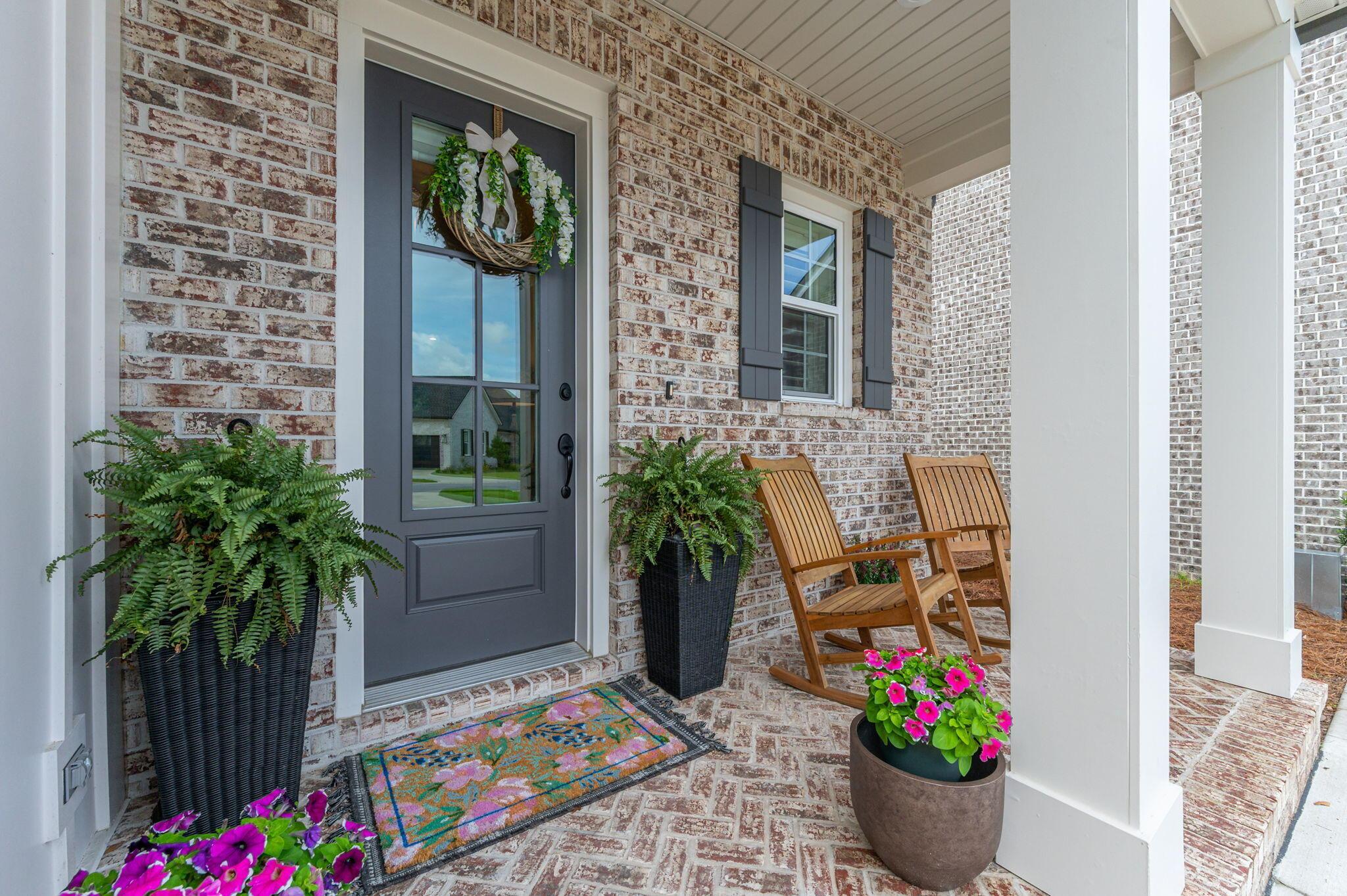Image 4: Covered Front Porch