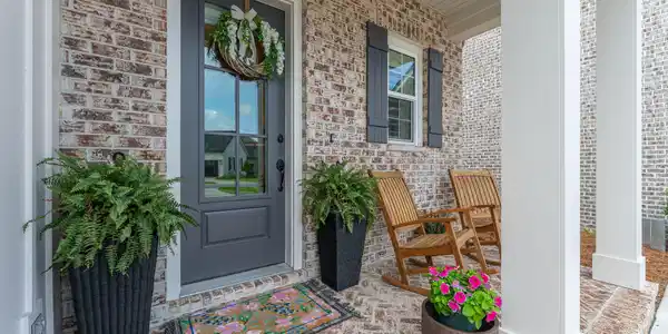 Image 4: Covered Front Porch