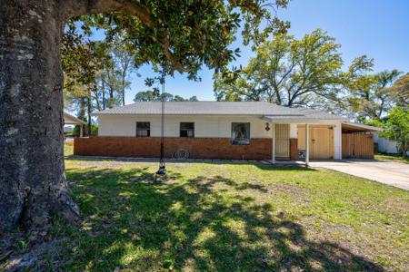232 NW Cecelia Drive