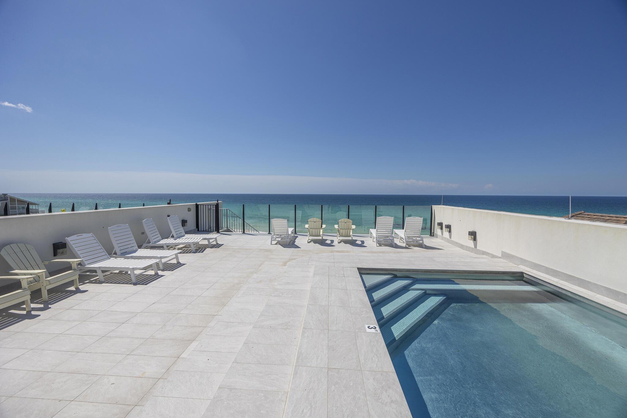 Image 3: Rooftop Pool Deck