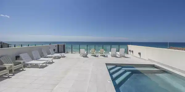 Image 3: Rooftop Pool Deck