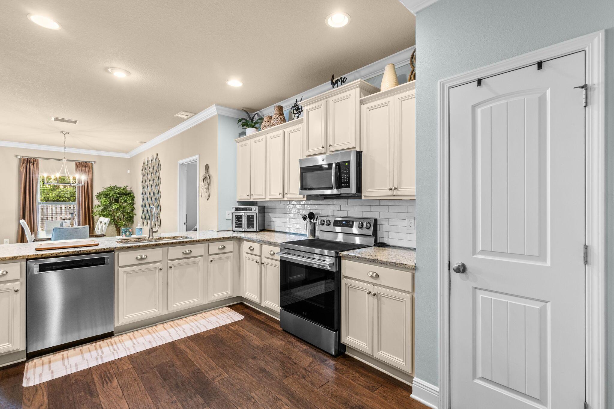 Image 3: Kitchen