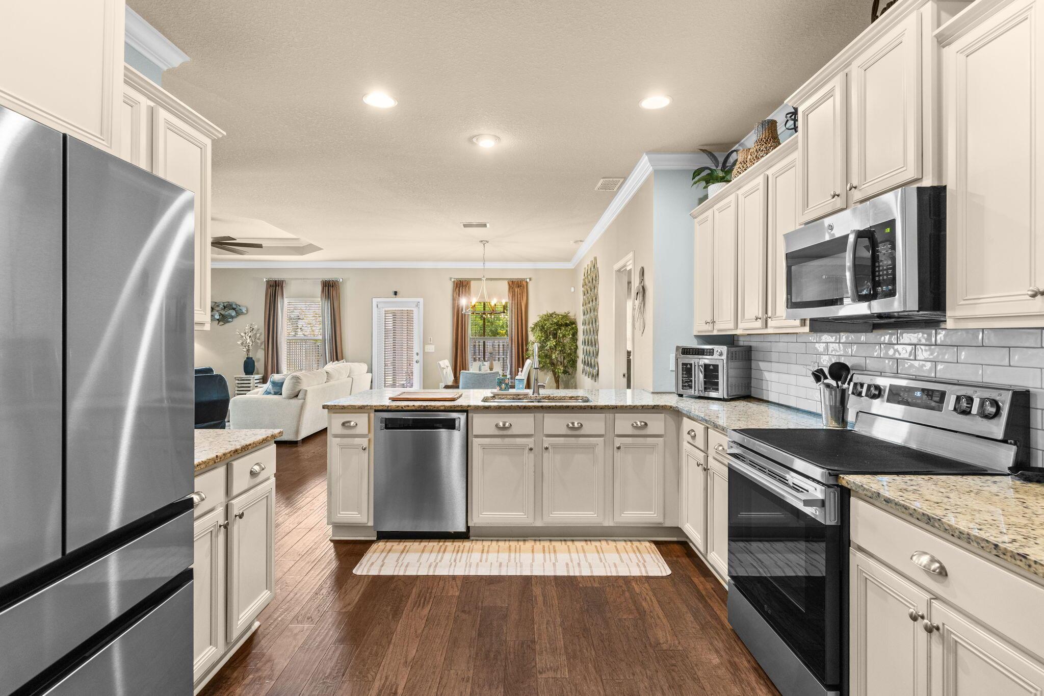 Image 4: Kitchen