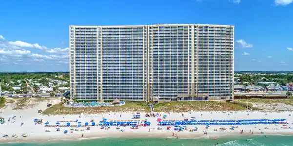 Image 2: Emerald Beach Resort