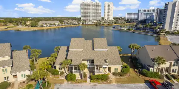 Image 4: 3-web-or-mls-151-s-driftwood-bay-109