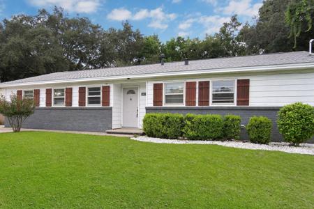 140 NW Loizos Drive