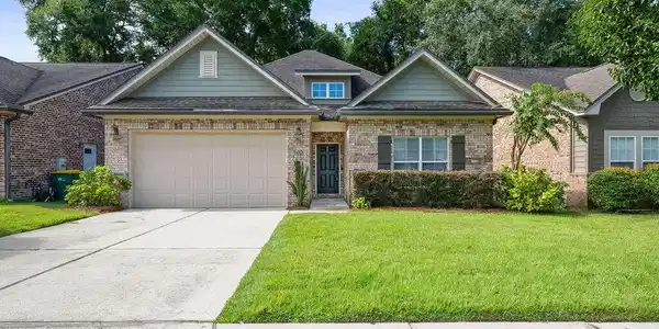 102 Arrowhead Way
