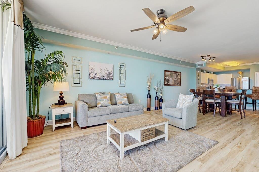 Image 4: Living Room