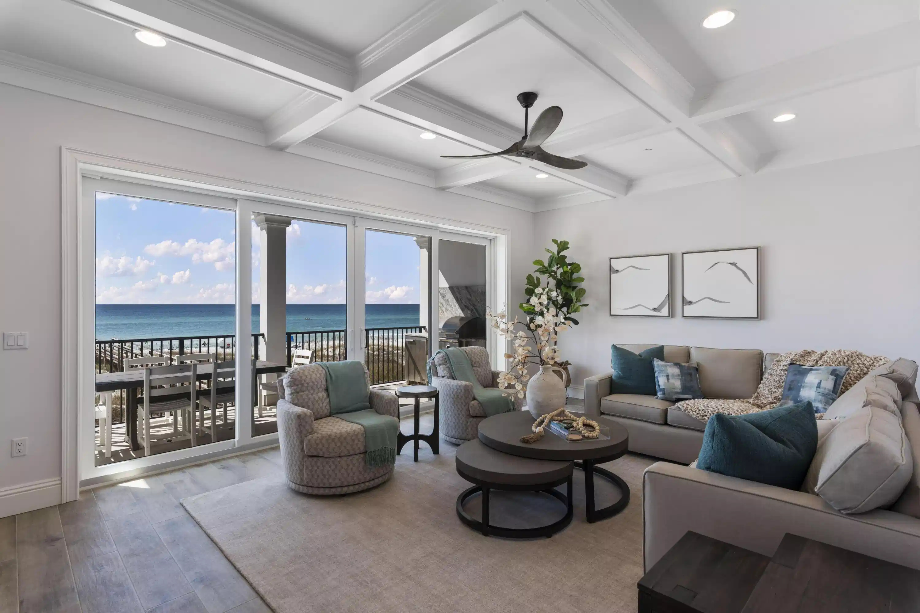 Image 1: Living Area