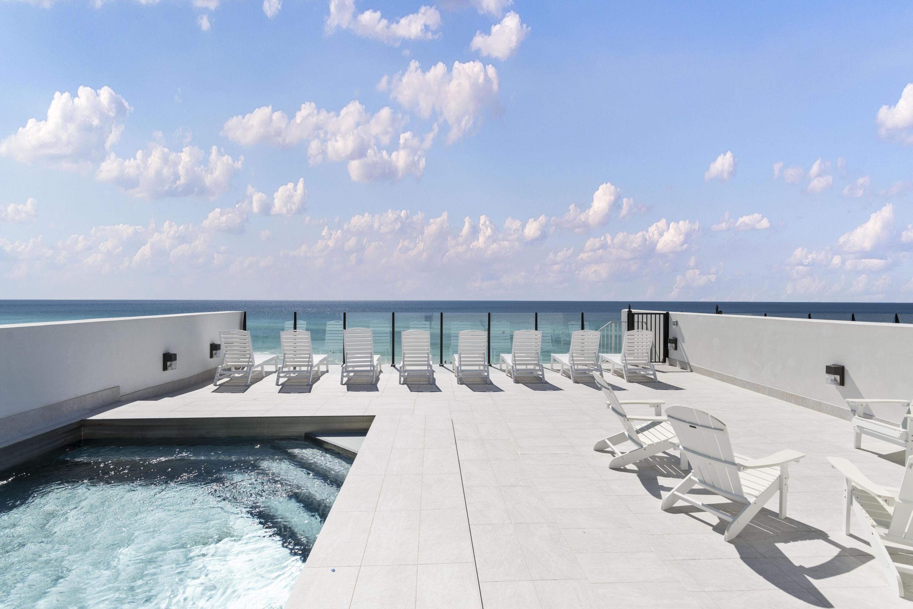 Image 4: Rooftop Pool Deck