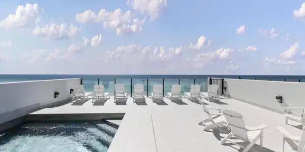 Image 4: Rooftop Pool Deck