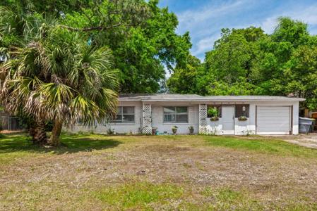 6 SE Okahatchee Circle