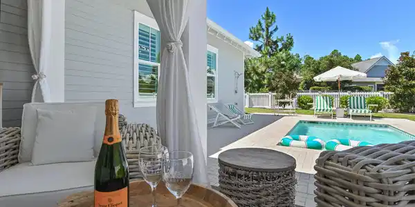 Image 3: Enjoy your private outdoor oasis!