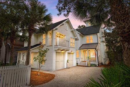 30 E Yacht Pond Lane