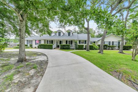 703 Greenwood Lane