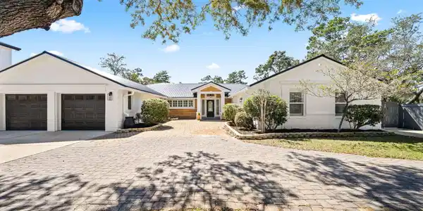 497 Walton Way