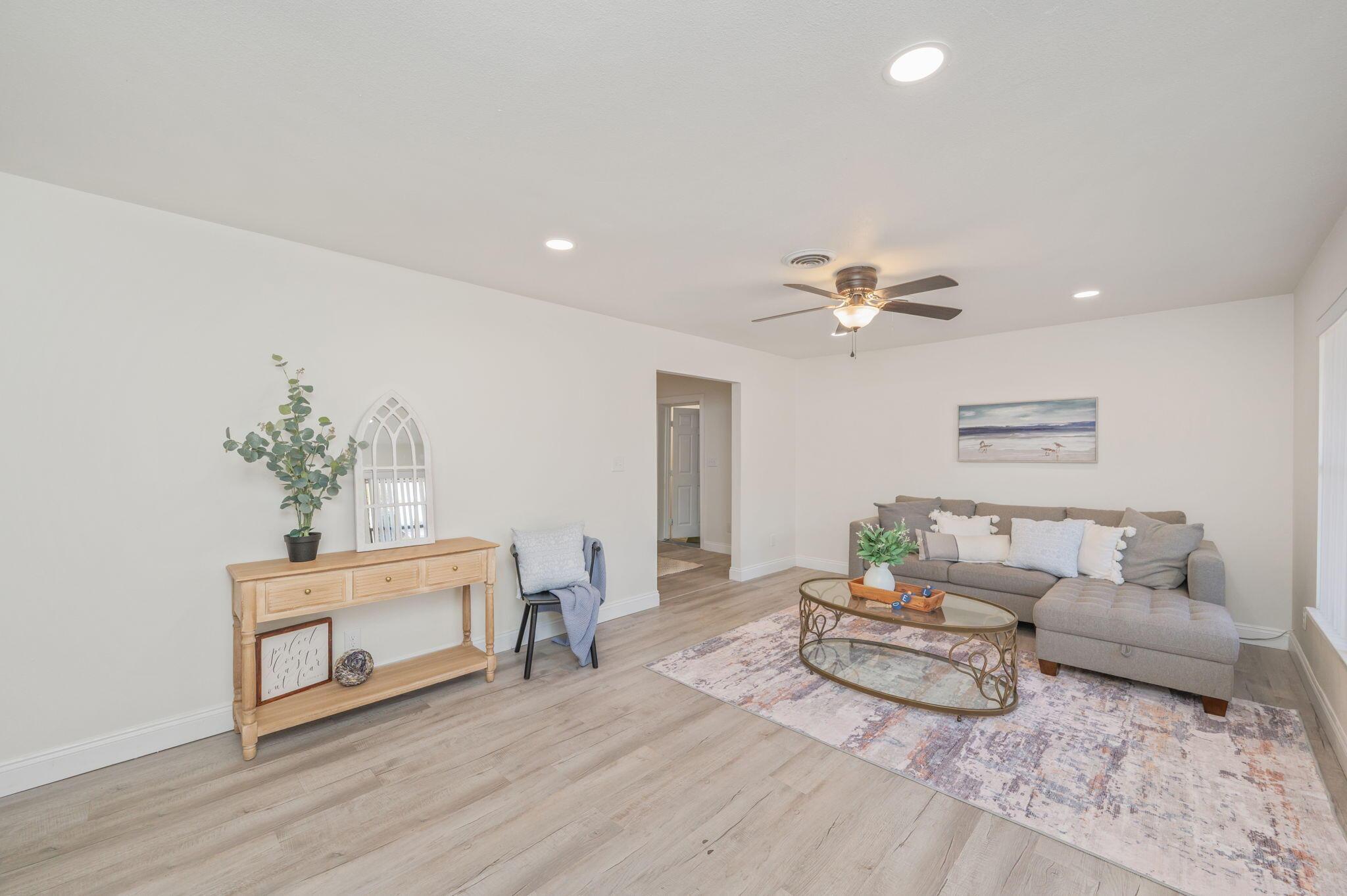 Image 2: 5-web-or-mls-431-andrew-dr