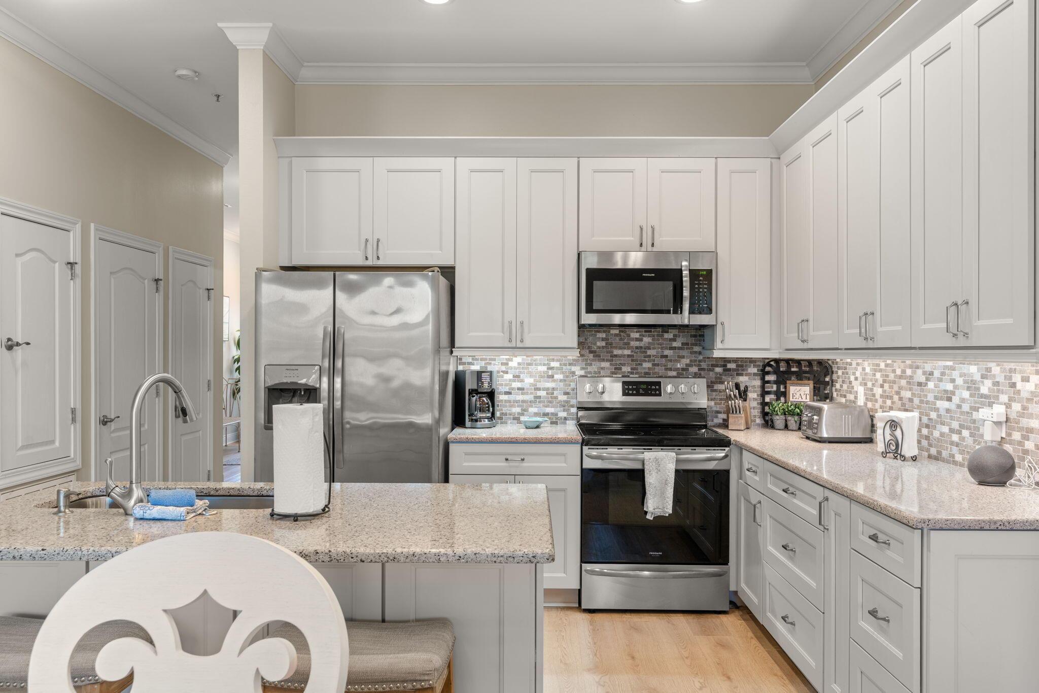 Image 4: Kitchen