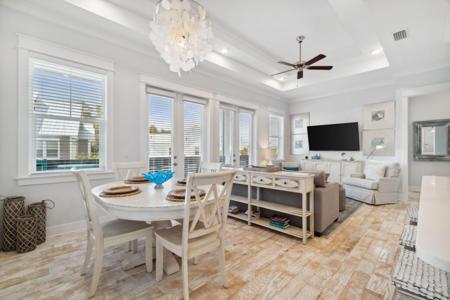 135 W Pine Lands Loop