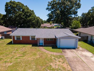 49 NW Marilyn Avenue